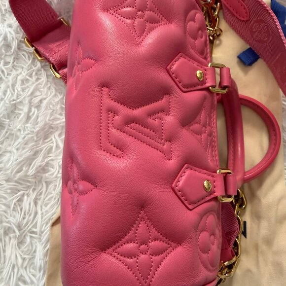 LOUIS VUITTON Calfskin Bubblegram Papillon BB in Dragon Fruit - Picture 4 of 15